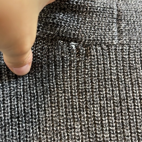 NIC+ZOE Chunky Knit V Neck Tunic Sweater w/Tassel Faux Fur Sleeve Cuffs - Sz Med - Picture 9 of 9